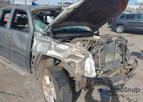 2003 Chevrolet Avalanche 1500 из США, поврежденный, VIN 3GNEC13TX3G200447